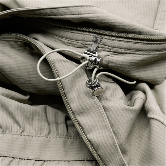 LULULEMON Après Practice Anorak Hooded Jacket in Classic Tan Size 12 - Picture 8 of 15